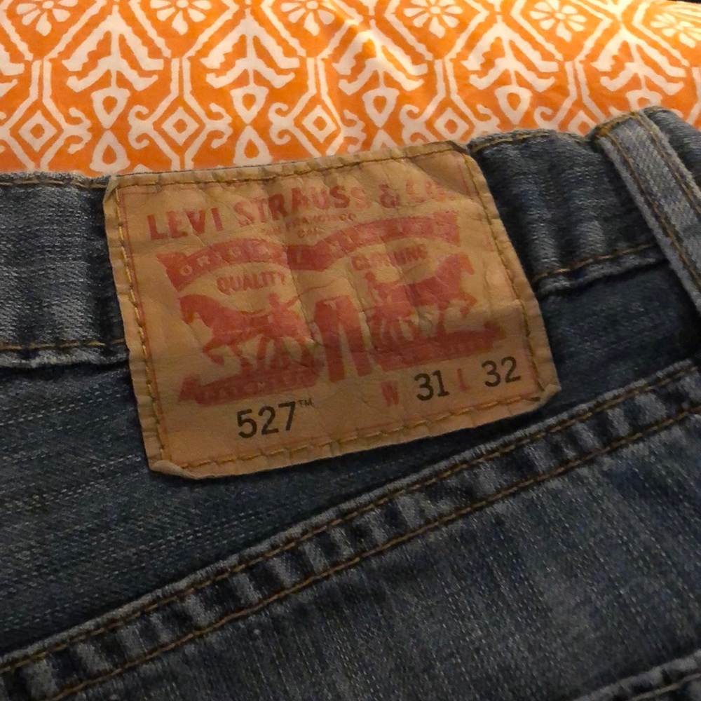 Lighter weight denim Boot cut Levis